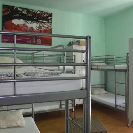 Check Hotel 2*